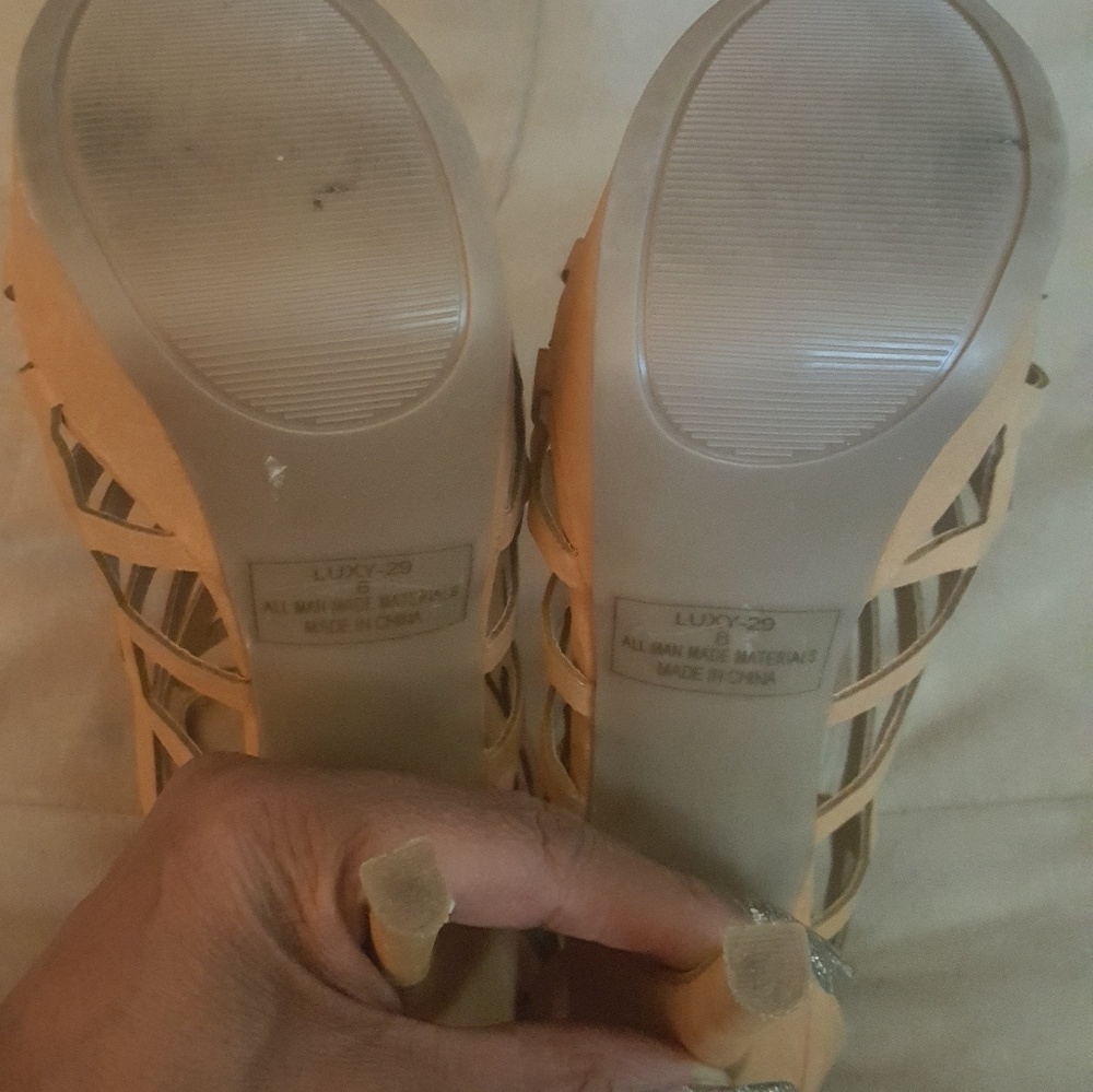 Shoe - Picture 4 of 7